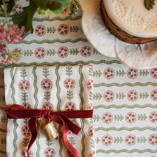 Thea Green Wavy Napkins // Set of 4