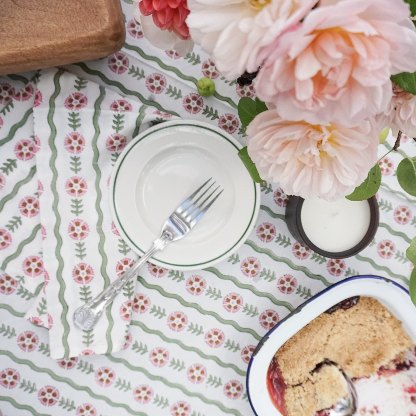 Thea Green Wavy Tablecloth