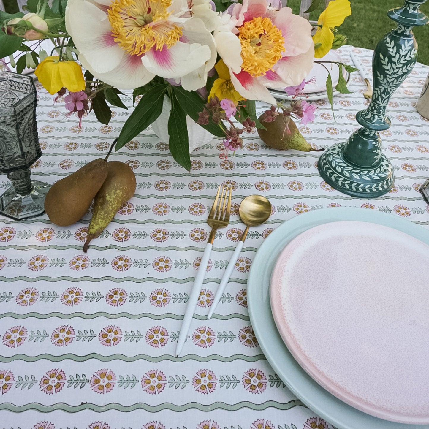 Thea Green Wavy Tablecloth