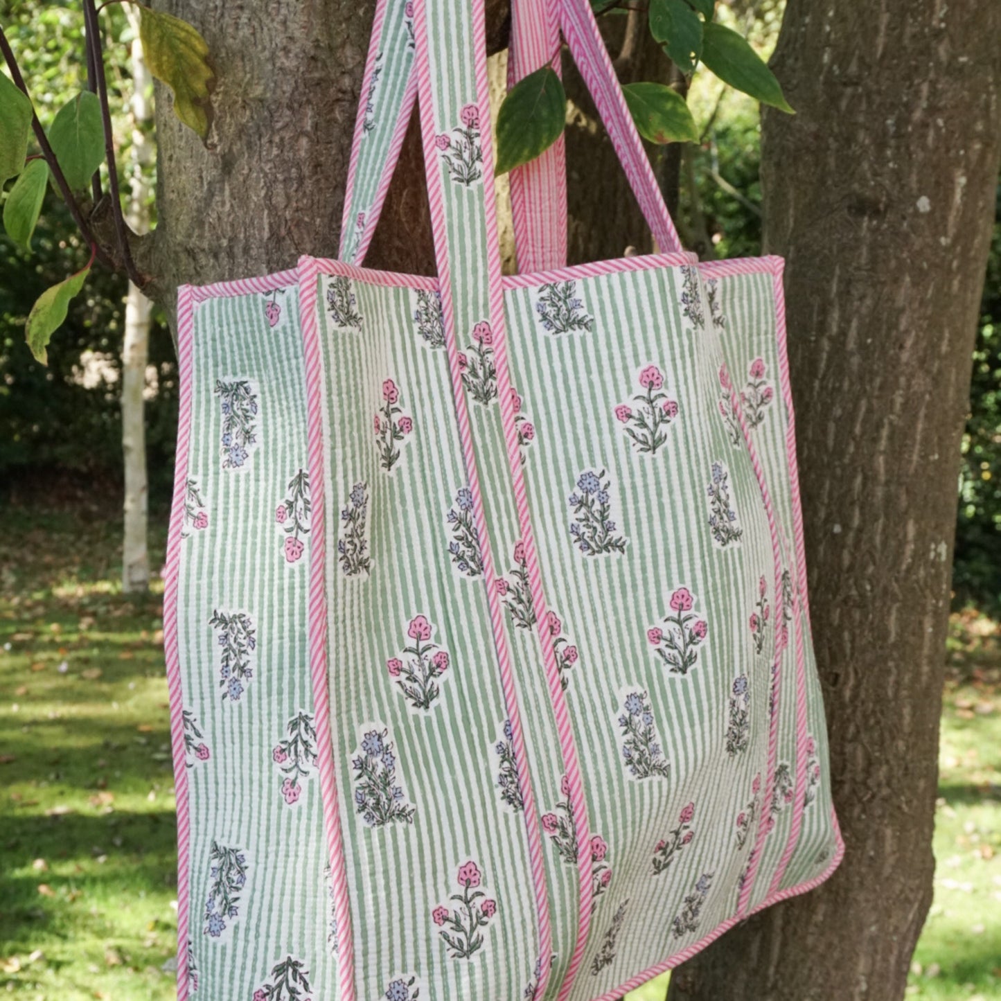 Lila Tote Bag