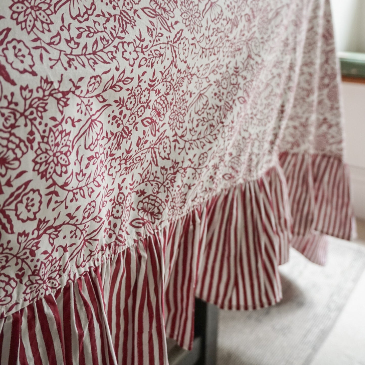 Hazel Tablecloth in Burgundy
