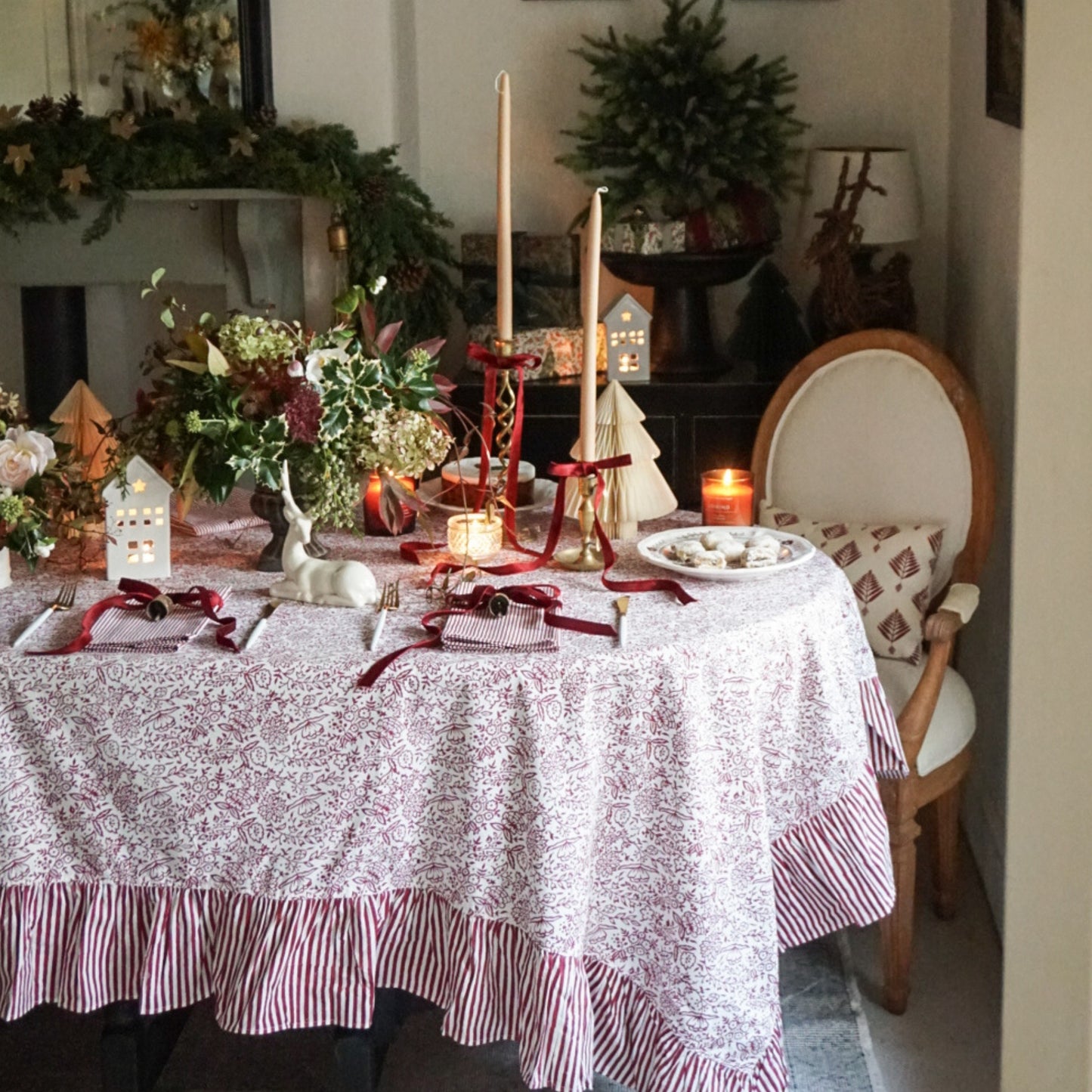 Hazel Tablecloth in Burgundy