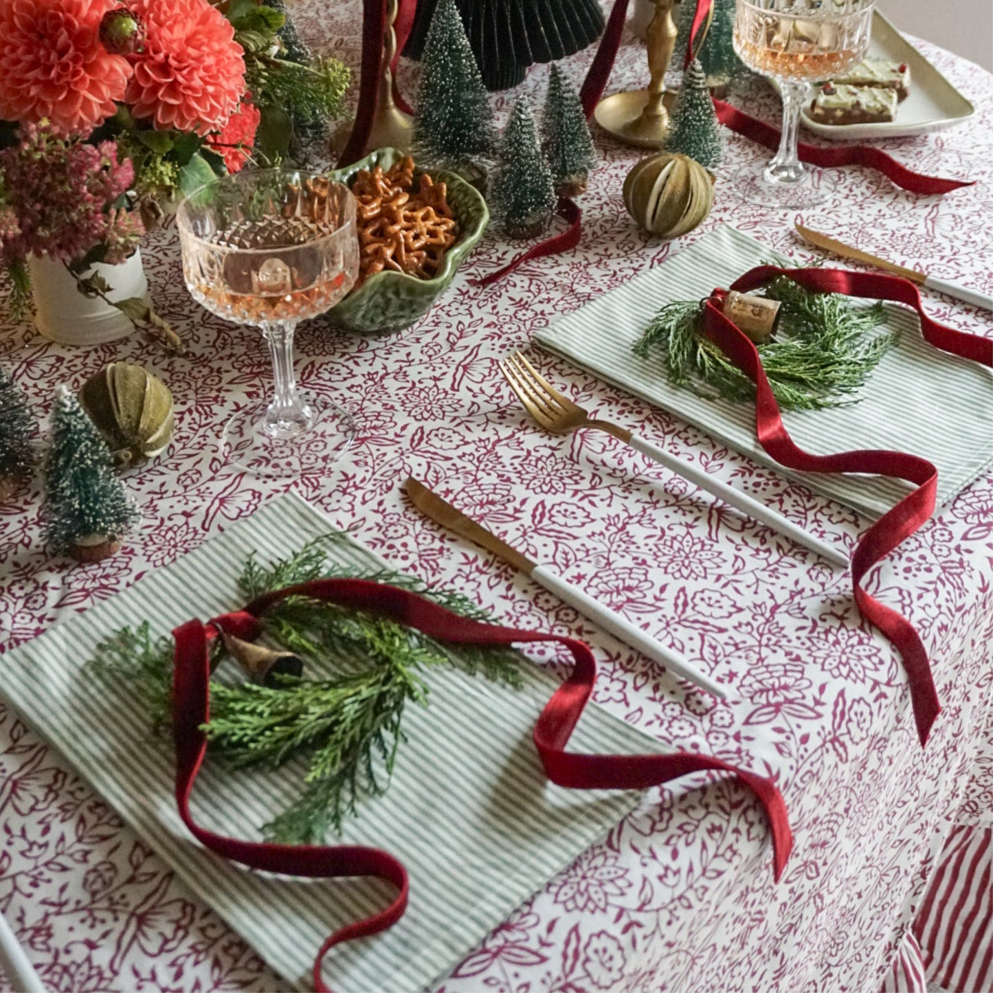 Hazel Tablecloth in Burgundy