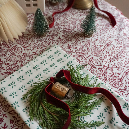 Hazel Tablecloth in Burgundy