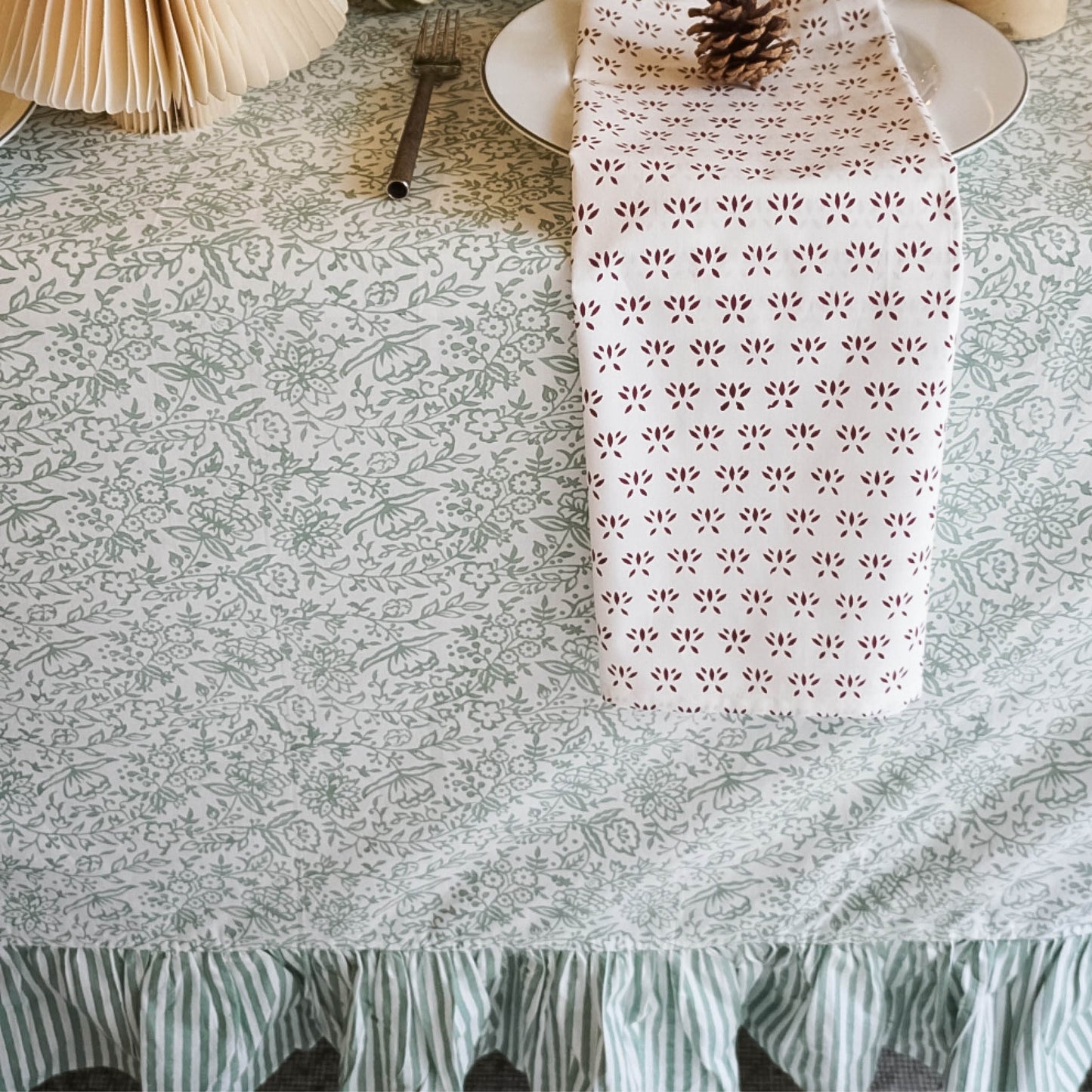 Hazel Tablecloth in Green