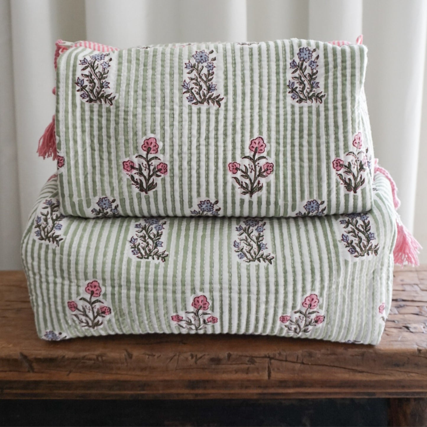 Lila Green Wash Bag