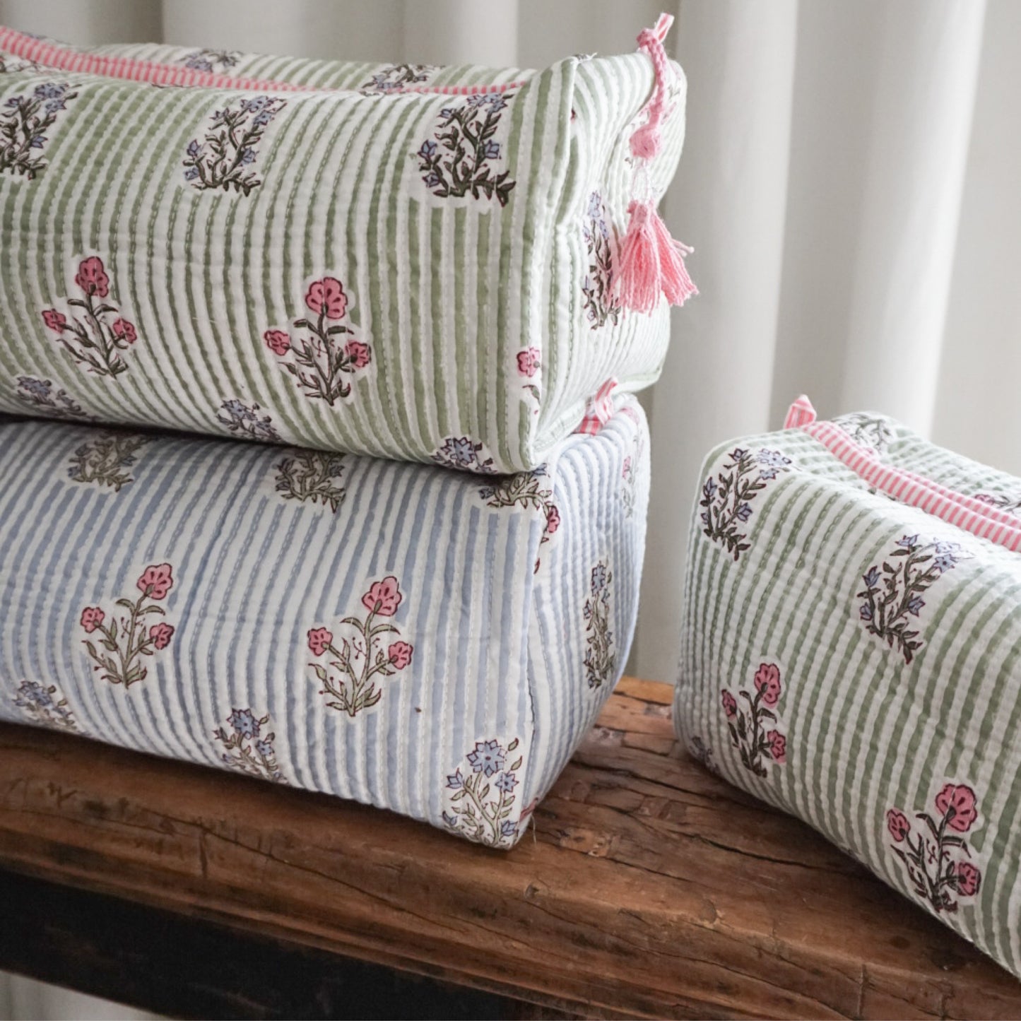 Lila Green Wash Bag