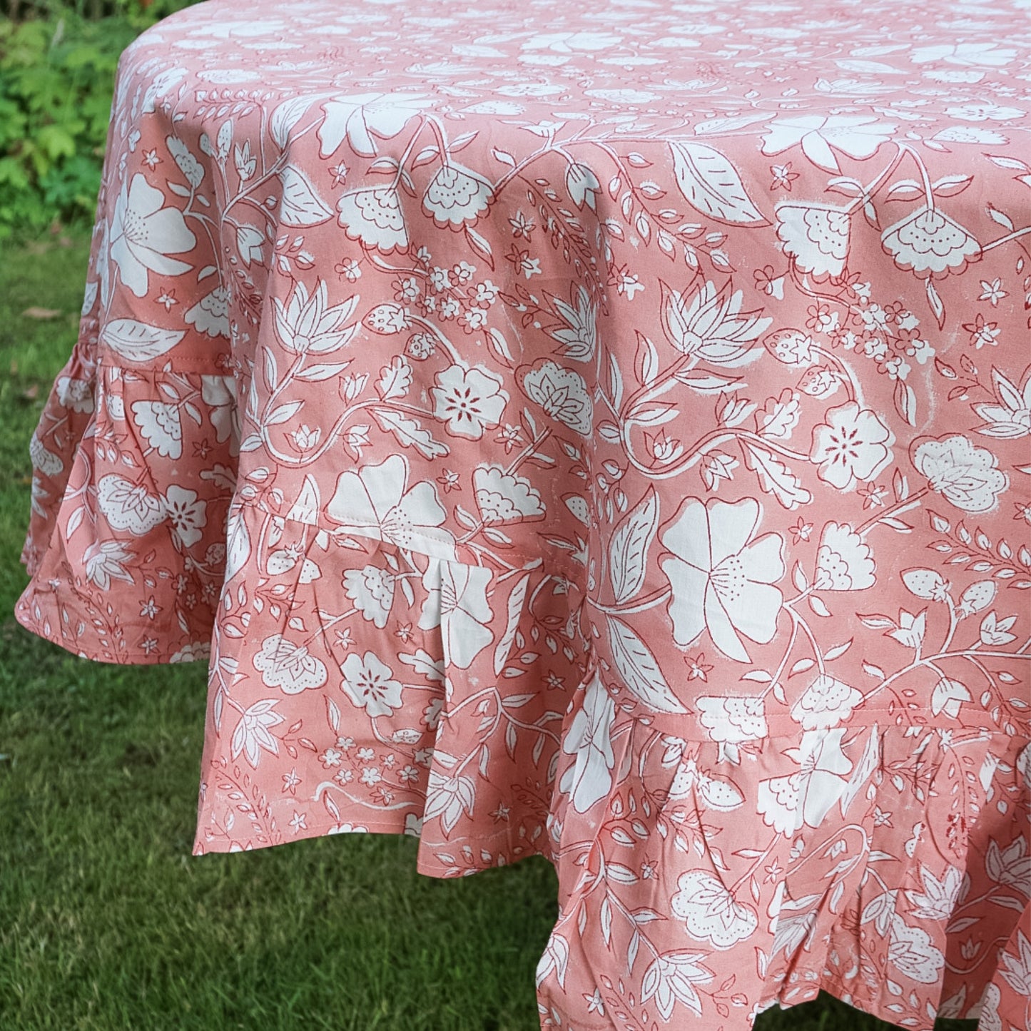 Rose Tablecloth in Pink