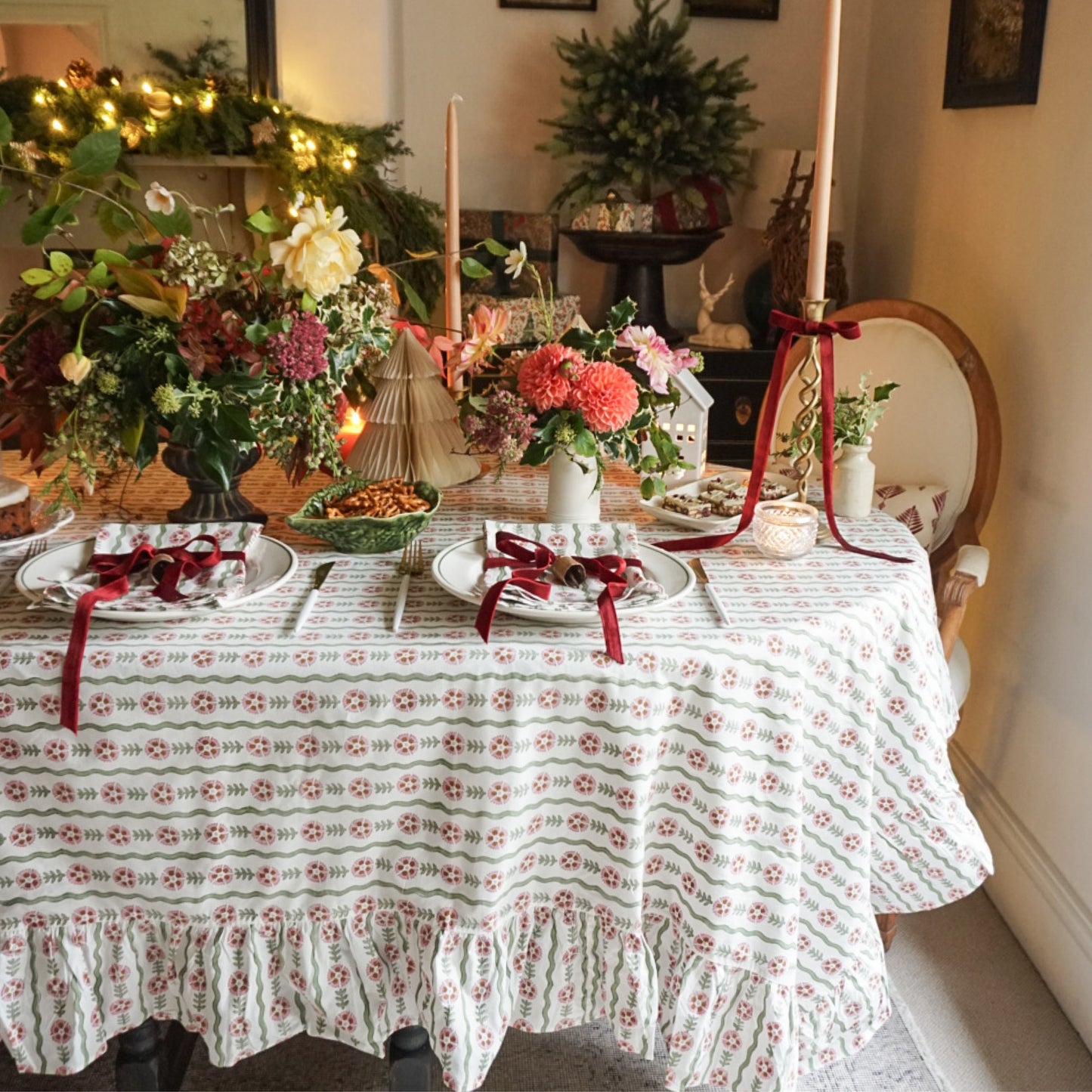 Thea Green Wavy Tablecloth